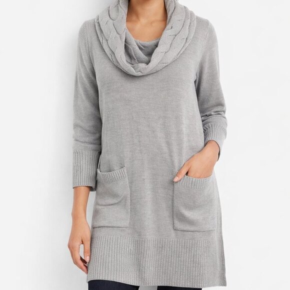 New York & Company Sweaters - New York & Company SOHO Gray Long Sleeve Scoop Neck Small Tunic Sweater
